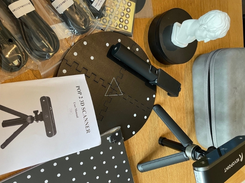 Revopoint POP 2 and accessories turntable statue instructions cables calibration board